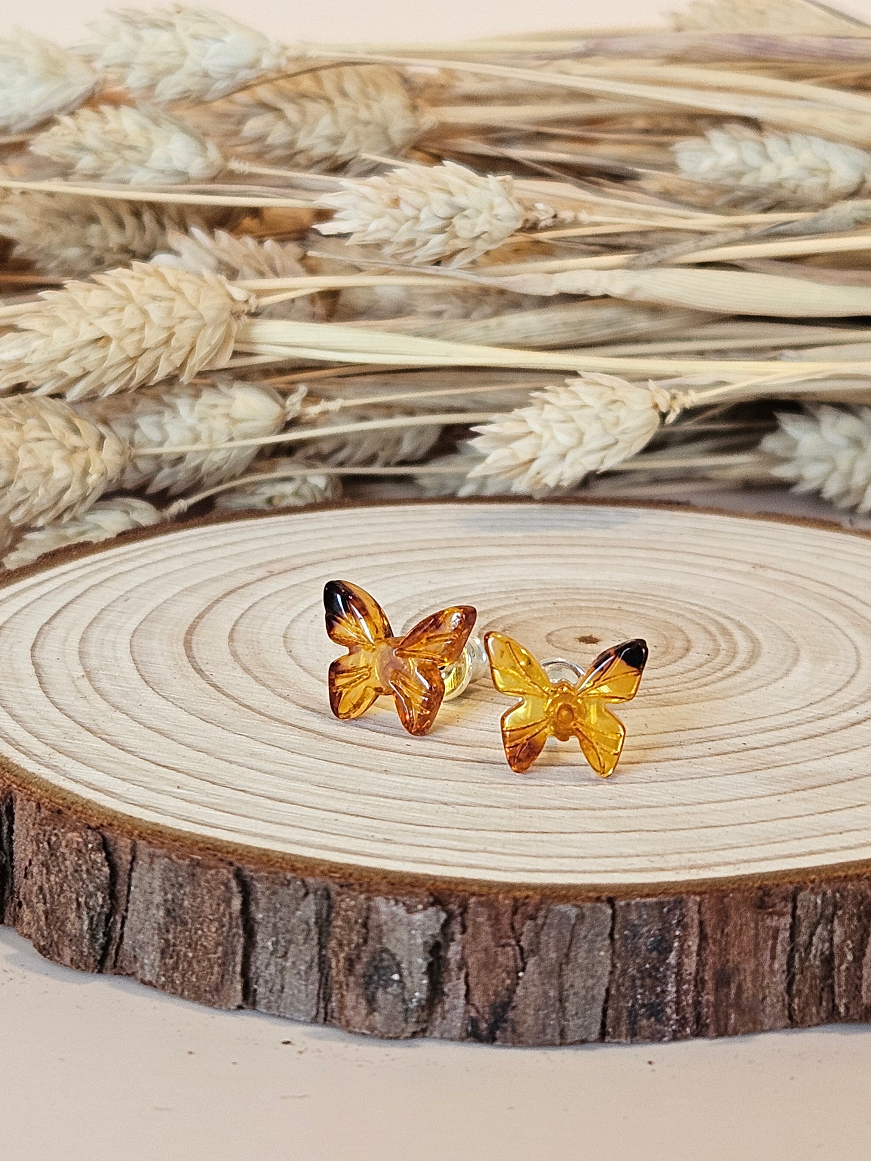 Boucles d'oreilles ambre papillon cognac enfant