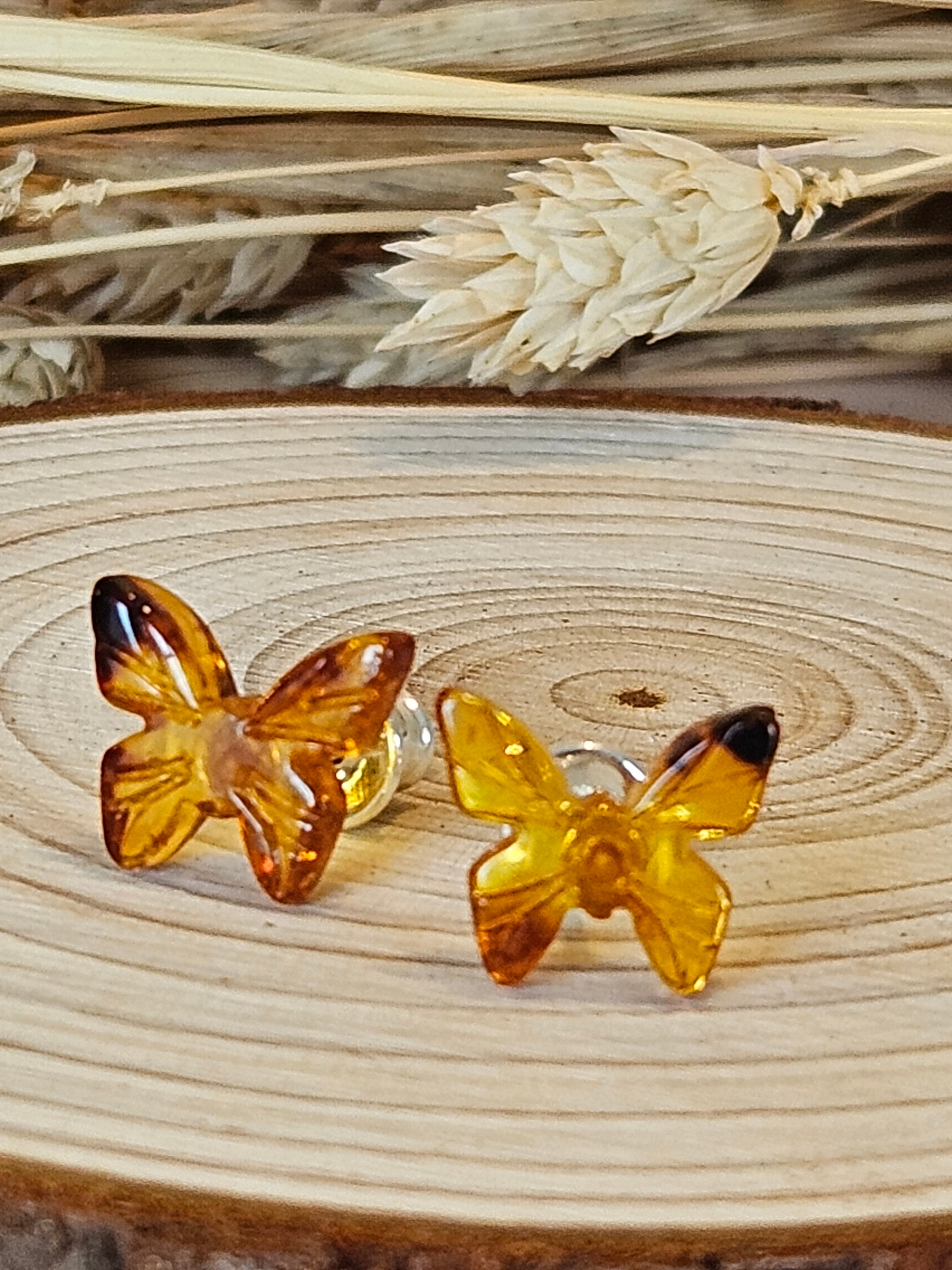 Boucles d'oreilles ambre papillon cognac enfant